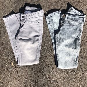 2 pairs of women’s grey denim jeans
